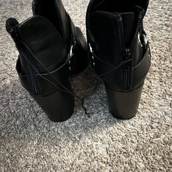 Forever 21 faux leather booties featuring an ankle length, pointed toe boot - Picture 4 of 7